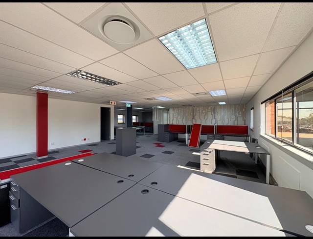 354M² OFFICE TO LET IN MIDRIDGE PARK